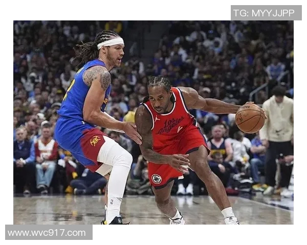 快船队主场力克魔术队，全队士气大振，季后赛前景看好